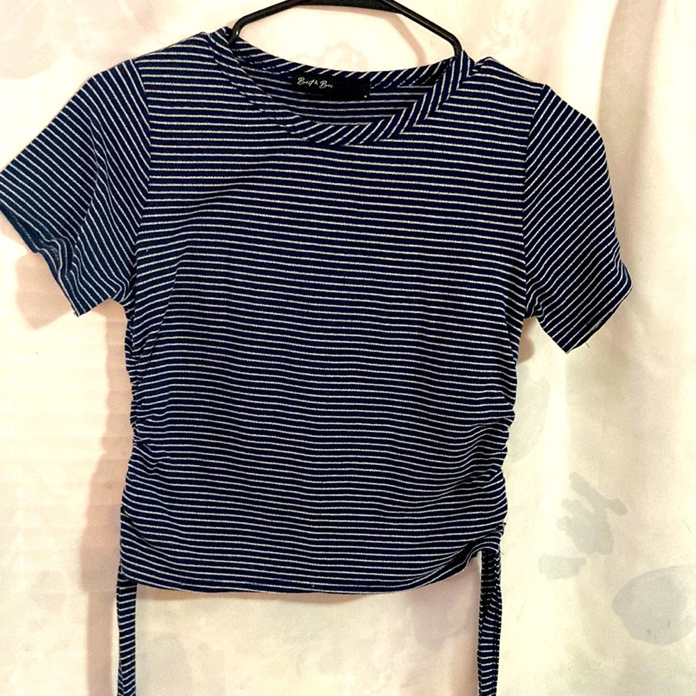 Size Med Crop Top Ruched sides